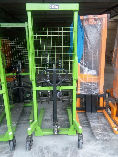 手動液壓堆高車廠家液壓堆高車產品展示--河北東圣吊索具制造有限公司--小型攪拌機|石材夾具|液壓堆高車|手動叉車