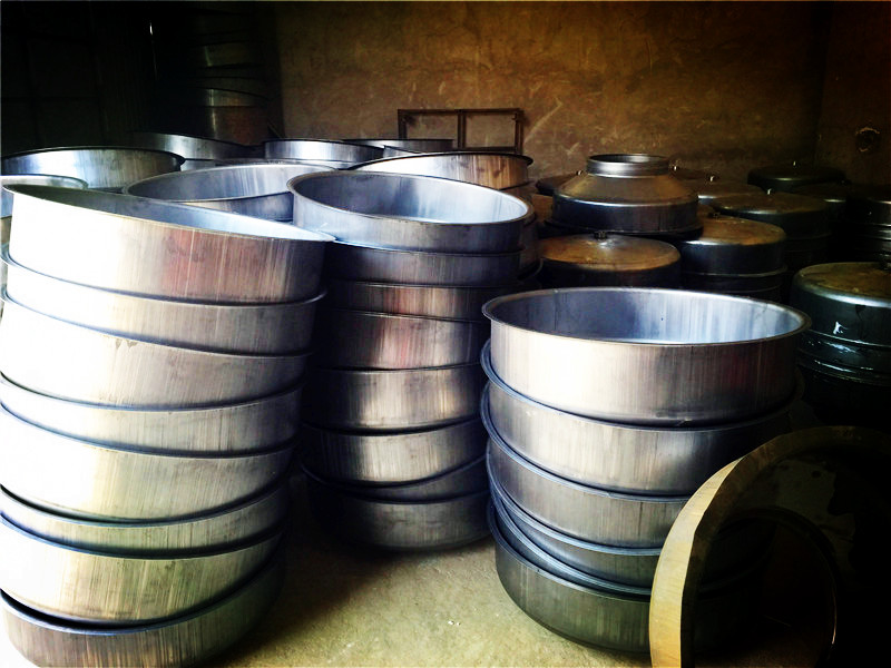 整潔有序車間體現(xiàn)小型攪拌機(jī)廠家生產(chǎn)車間規(guī)范秩序--河北東圣吊索具制造有限公司--小型攪拌機(jī)|石材夾具|液壓堆高車|手動叉車