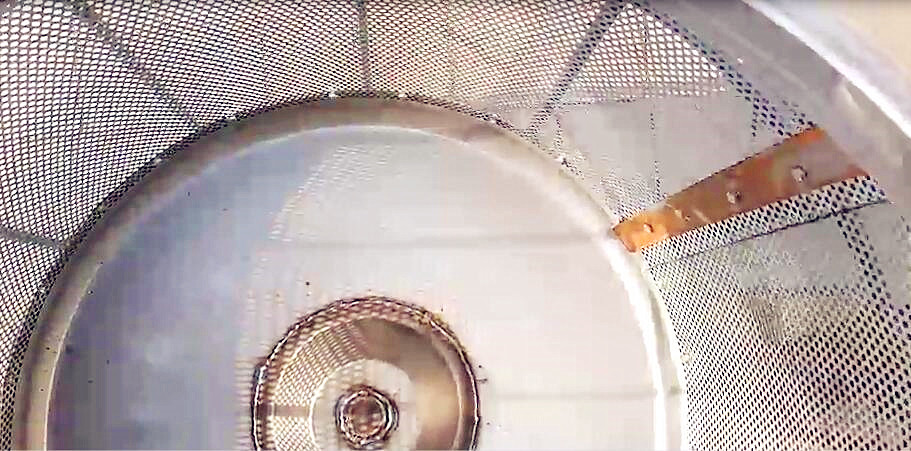 小型攪拌機種子清篩采用220v漏網(wǎng)攪拌機攪拌滾筒內(nèi)部細(xì)節(jié)圖展示--河北東圣吊索具制造有限公司--小型攪拌機|石材夾具|液壓堆高車|手動叉車