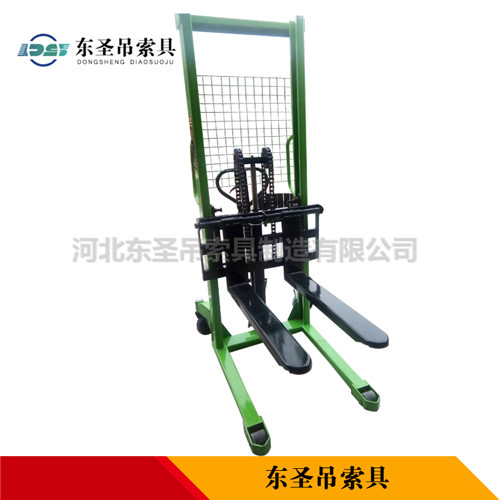 液壓升降堆高車側(cè)面產(chǎn)品展示--河北東圣吊索具制造有限公司--液壓堆高車|手動(dòng)叉車|小型攪拌機(jī)|石材夾具