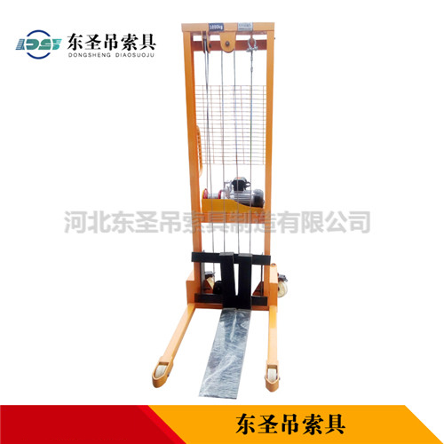 手動液壓裝卸車產(chǎn)品實拍照片--河北東圣吊索具制造有限公司--手動液壓堆高車|手動叉車|石材夾具|小型攪拌機(jī)