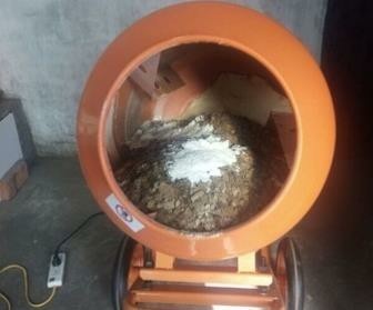 220v小型攪拌機攪拌干燥物料現場--河北東圣吊索具制造有限公司 220v小型攪拌機攪拌干燥物料現場--河北東圣吊索具制造有限公司