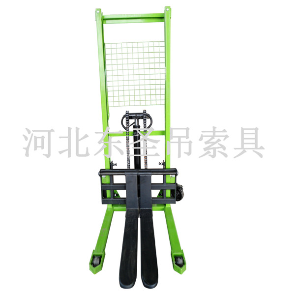 3噸液壓堆高車--河北東圣吊索具制造有限公司--液壓堆高車|手動(dòng)叉車|石材夾具|小型攪拌機(jī)